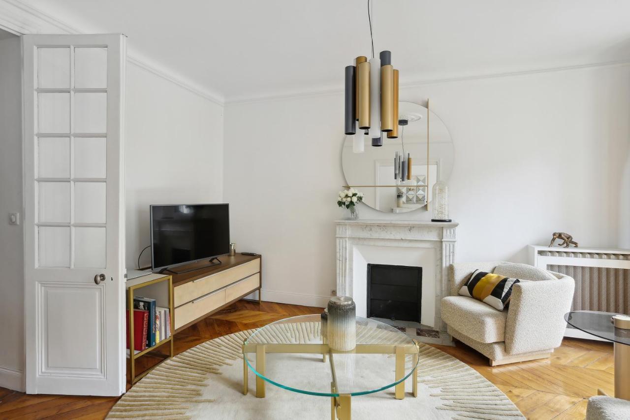 Apartment 2 Bedroom Luxurious Next To Arc De Triumphe Paris